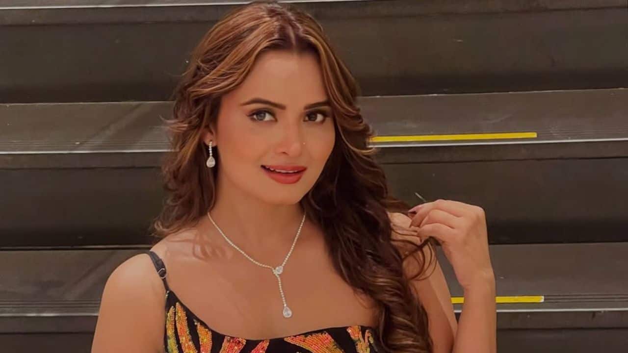 Neelam Giri Neelam Giri, a Bhojpuri actress, finished her education at Patna's St. Michael's High School. Regarding her college degree, some claim she is a graduate, while others claim she attended a Varanasi college, reports Siasat.com