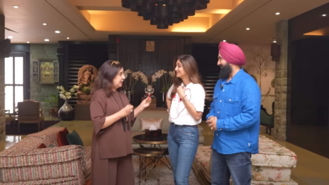  Sea-Facing Splendour - The crown jewel is the endless view of the Arabian Sea. Floor-to-ceiling glass windows flood the house with natural light, turning every corner into a postcard view. It’s the perfect backdrop to a life lived in luxury.