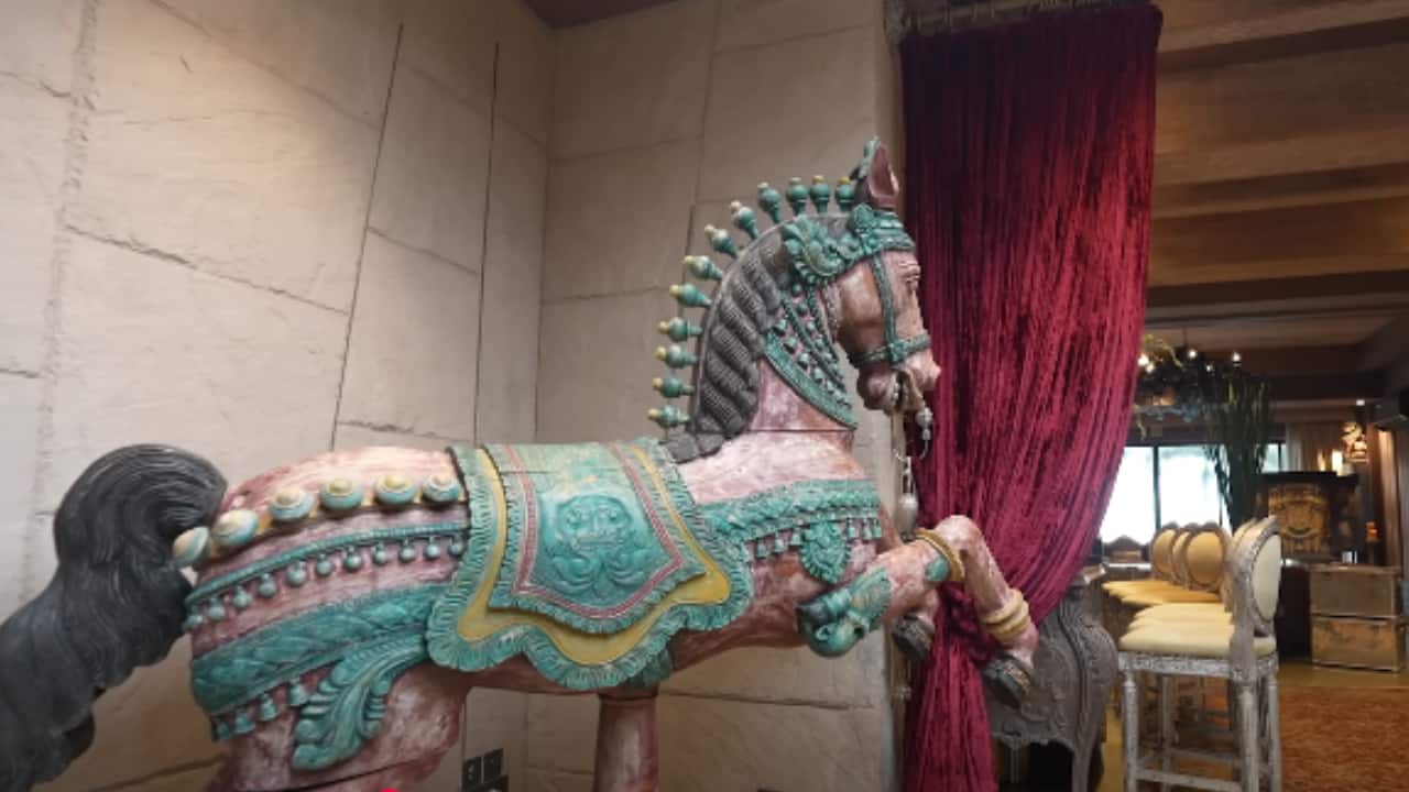  Indoor Fountain &amp; Glass Floors - The upper levels feature a beautiful indoor fountain, adding calmness and elegance. Glass flooring sections make the space feel brighter and more expansive. It’s the kind of detail that leaves even visitors speechless.