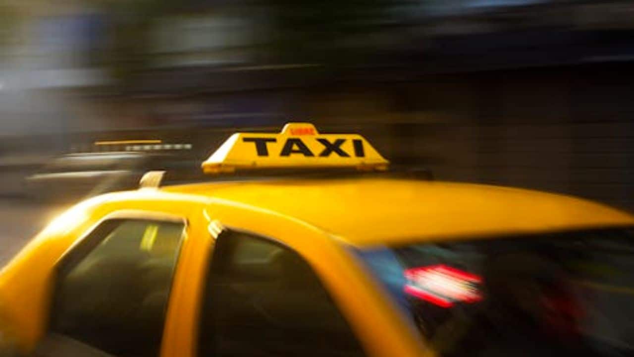 Delhi cab driver masturbates in front of DU student, tries to touch her in moving vehicle