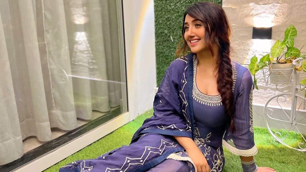 Fusion wear Kaur incorporates contemporary features into traditional Indian attire. She has, for instance, been spotted wearing lehengas with creative accents like shimmer sleeves and exquisite jewelry, showcasing the ideal fusion of the modern and the traditional. Fusion wear Kaur incorporates contemporary features into traditional Indian attire. She has, for instance, been spotted wearing lehengas with creative accents like shimmer sleeves and exquisite jewelry, showcasing the ideal fusion of the modern and the traditional.