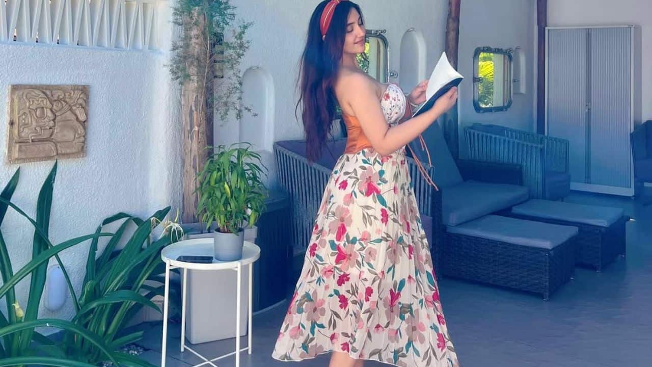 Fashionista She is not afraid of color, even if she prefers neutral and black hues. She has incorporated colorful patchwork accents and bright, upbeat ensembles to give her looks personality and joy. Fashionista She is not afraid of color, even if she prefers neutral and black hues. She has incorporated colorful patchwork accents and bright, upbeat ensembles to give her looks personality and joy.