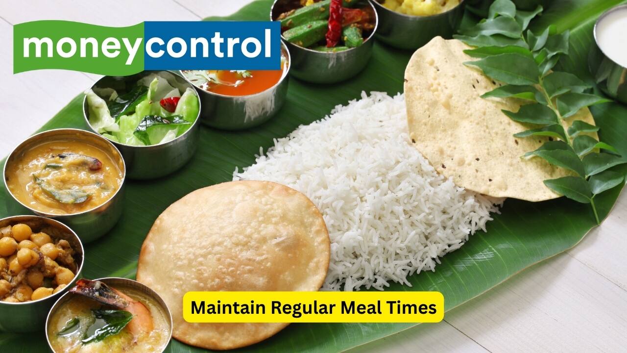 Maintain Regular Meal Times Regular meal times can help regulate hunger hormones and help prevent hunger over the day. However, skipping meals or eating at irregular times can increase hunger and lead to overeating later. And maintaining regular meal timing give you a routine that supports appetite regulation as well as health waters.(Image: Canva)