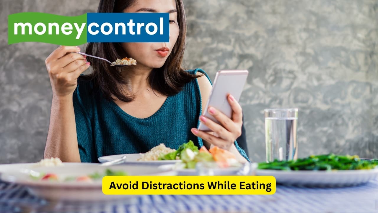 Avoid Distractions While Eating Eating while distracted, like with the TV bellowing or electronic devices at hand, makes it harder to notice food and hunger cues. Not being distracted from food allows for mindfulness when eating, better cues for portion control, and better digestion. Being present while eating helps you enjoy the experience and better your weight loss process.(Image: Canva)