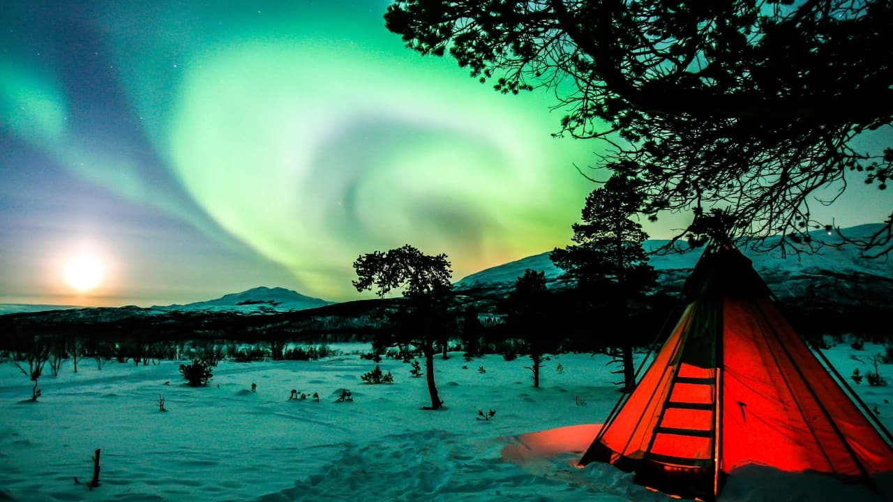 6. Abisko, Sweden – Skywatcher’s Dream Abisko is famous for its “Blue Hole,” a patch of sky that often remains clear even when surrounding areas are cloudy. This makes it one of Europe’s most reliable spots for northern lights. Ride the chairlift or hike snowy trails while the aurora illuminates the Arctic night. (Image: Unsplash)