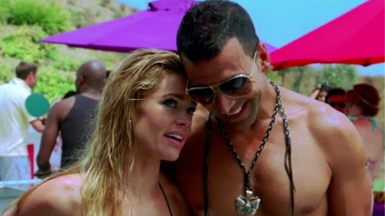 Denise Richards – Kambakkht Ishq (2009)  In the same movie, Bond girl Denise Richards made a brief but glitzy appearance as Akshay Kumar's love interest, giving the production even more Hollywood glitz.