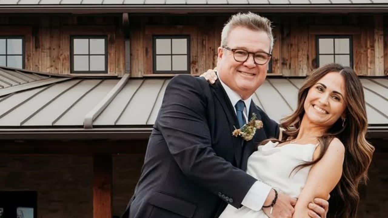Modern Family actor Eric Stonestreet marries longtime girlfriend Lindsay Schweitzer: see pics