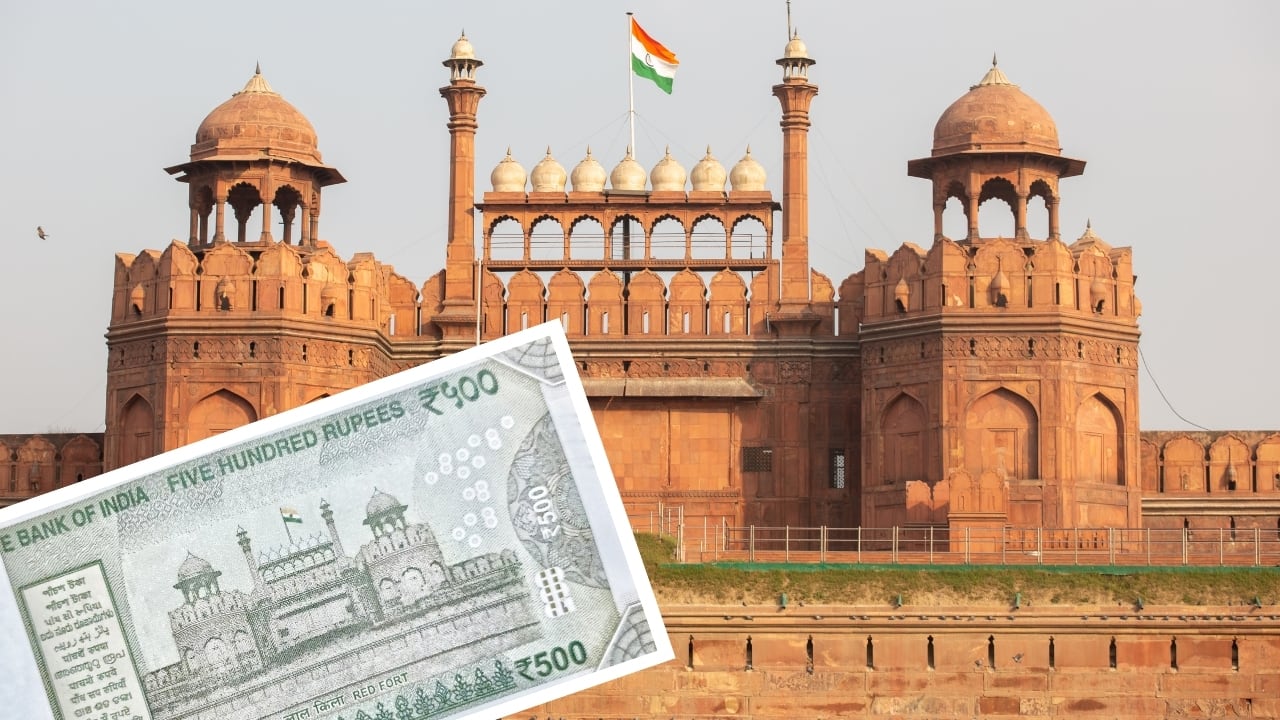 Printed on the ₹500 note, Delhi’s Red Fort is where history and independence came alive.