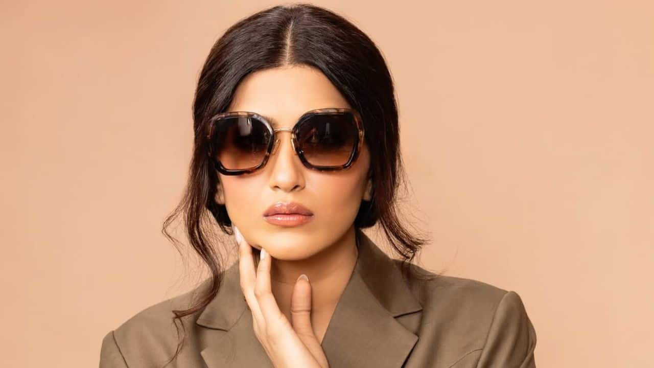 Nimrit Kaur Ahluwalia The actor took a hiatus from Choti Sarrdaarni after experiencing anxiety, despair, exhaustion, and chronic fatigue. She subsequently discussed candidly the significance of giving mental and emotional well-being top priority.