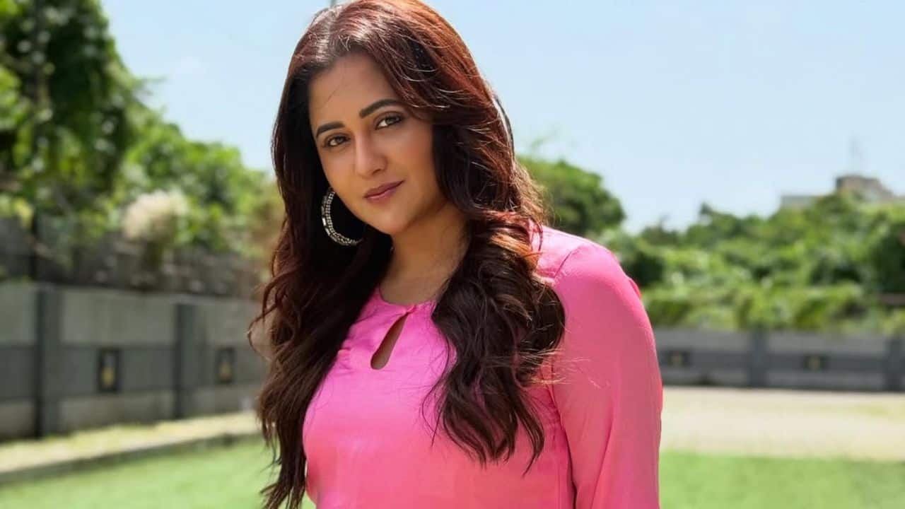 Rashami Desai Rashami disclosed that she had to take a leave of absence from work in 2019 due to a psoriasis diagnosis. She also gained weight as a result of the steroid treatment for the disease.