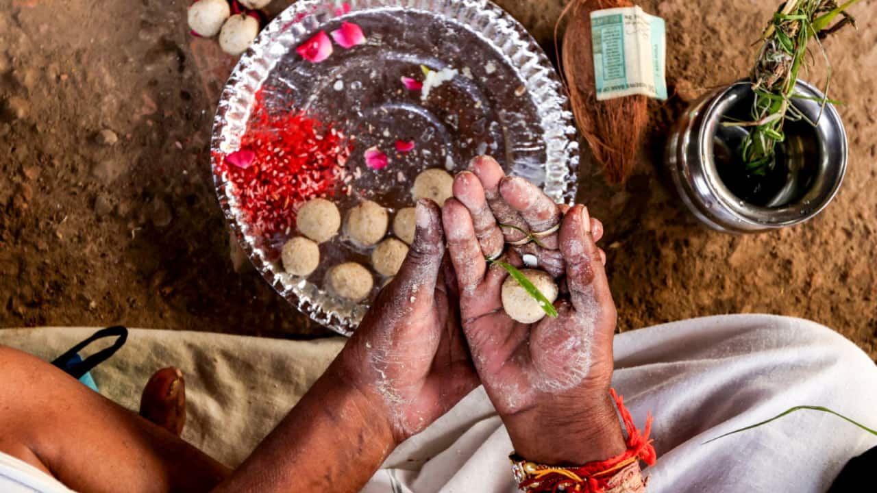 Pitru Paksha 2025: How to Perform Shraddha at Home - Step-by-step Guide