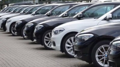 Auto stocks decline
