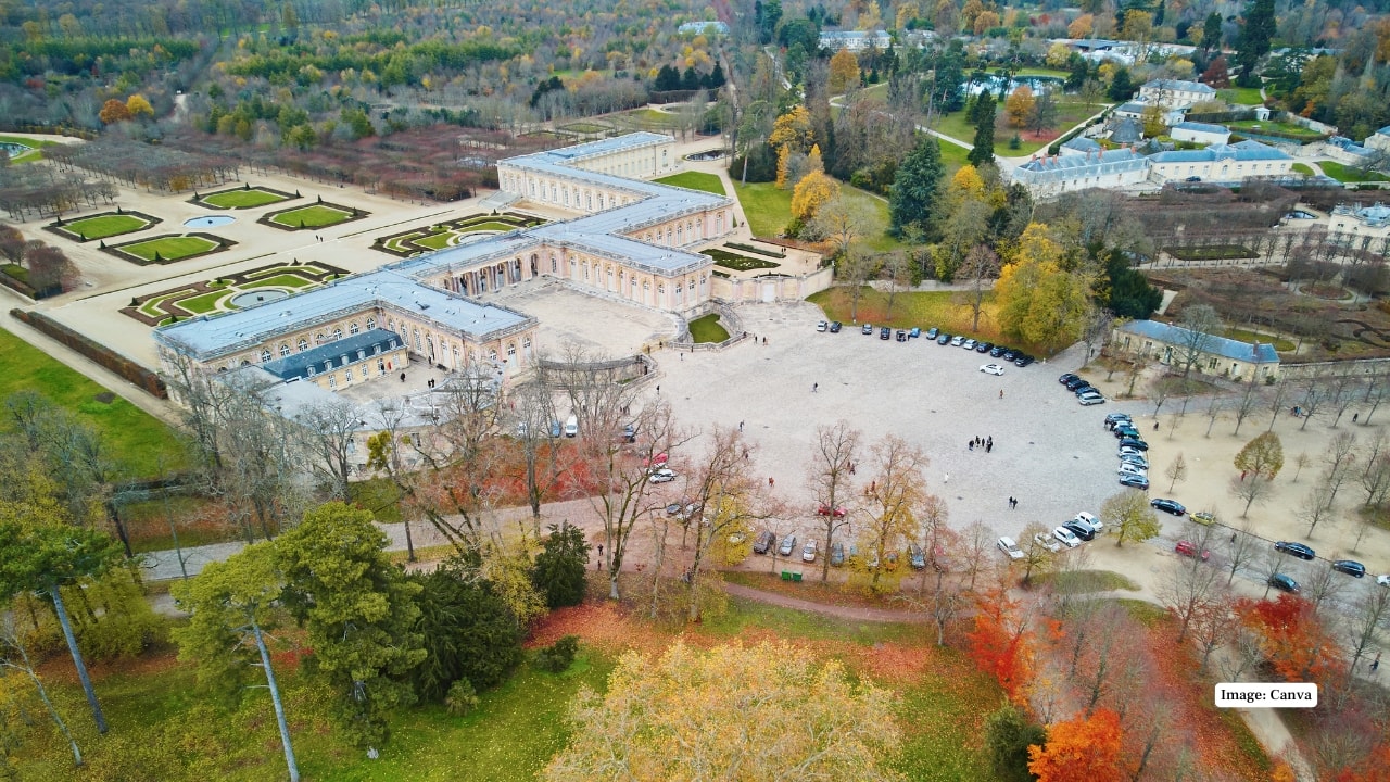 Petit Trianon, France Ange-Jacques Gabriel constructed it between 1762-68 at the bequest of King Louis XV to his mistress, Madame de Pompadour. Following her death, it passed on to Madame du Barry, and eventually, in 1774, Louis XVI willed it to Marie-Antoinette to use privately. (Image: Canva)
