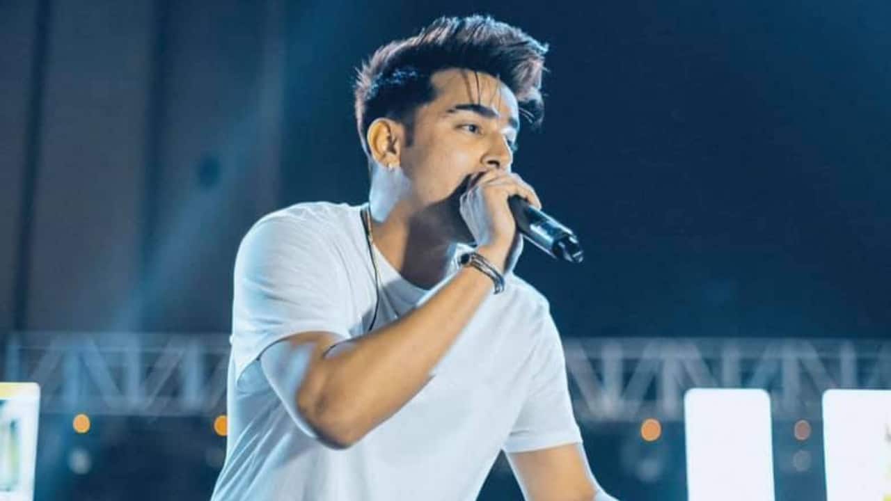 Jass Manak – His blockbuster track Lehanga crossed 1.8 billion views on YouTube, making him one of the most-streamed Punjabi singers ever, with a string of youthful love anthems that dominate wedding and party playlists. 