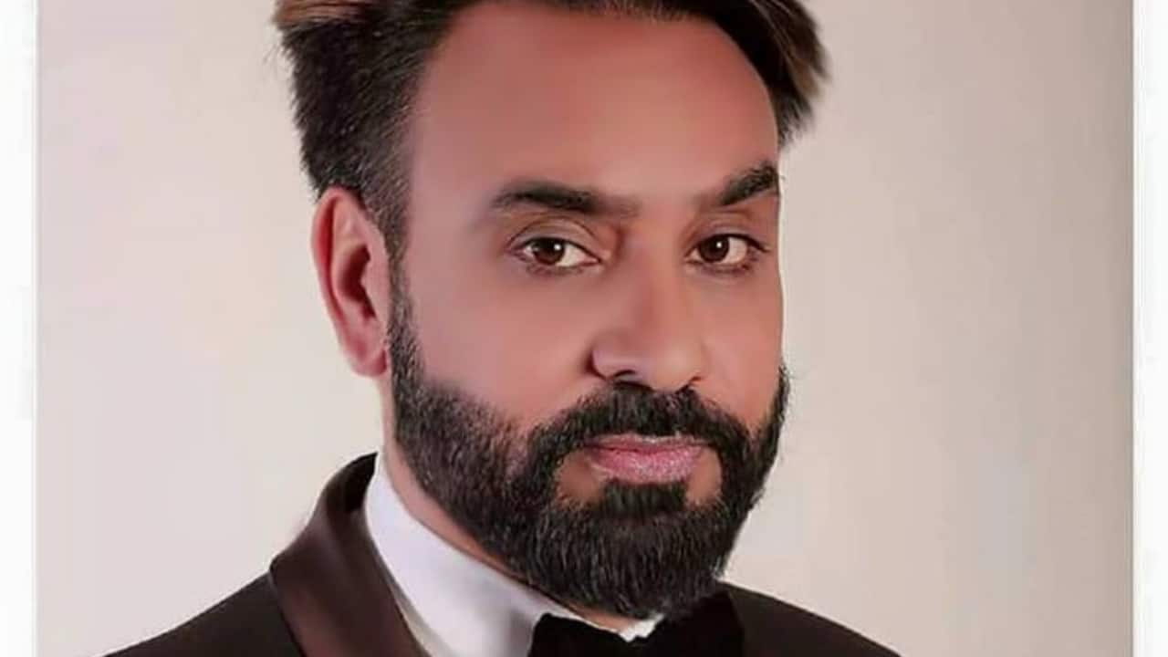 Babbu Maan – A legendary figure who became the first Punjabi singer to win Best International Artist at the World Music Awards, dominated charts for decades with albums like Ohi Chann Ohi Rataan, and remains the face of folk-rooted Punjabi music.