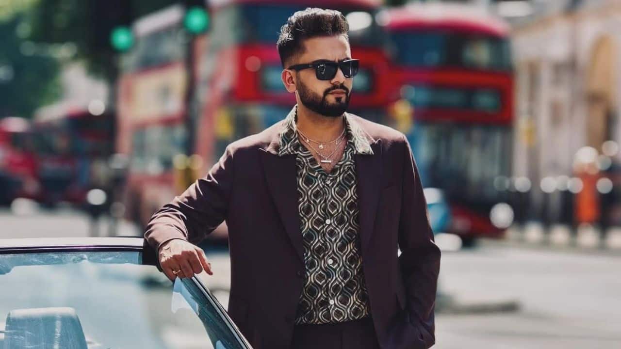 Popularising the “System” Lingo Elvish's use of oddball catchphrases, such as "System," went viral. His dialogue became part of online pop culture as a result of his fans' acceptance of his style. Popularising the “System” Lingo Elvish's use of oddball catchphrases, such as "System," went viral. His dialogue became part of online pop culture as a result of his fans' acceptance of his style.