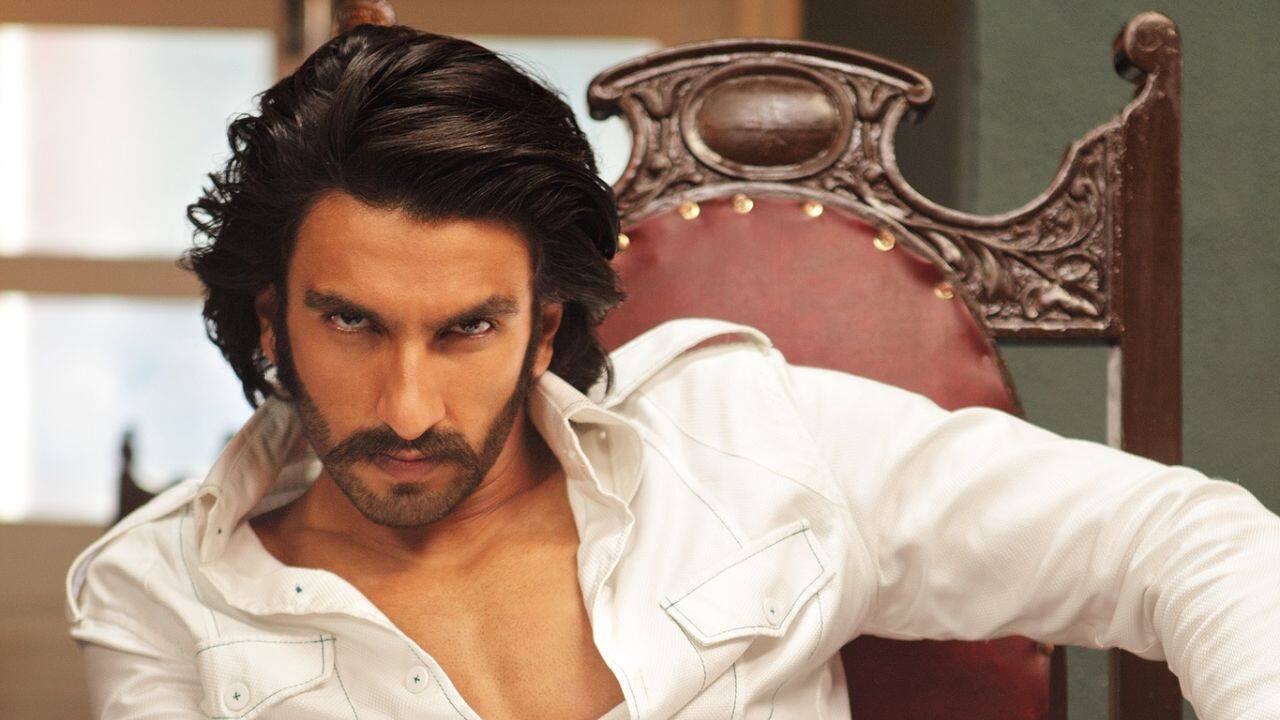 Gunday Gunday shows Ranveer Singh as a rude and dishonest criminal. The film is set against the background of the Calcutta coal mafia, and his portrayal of Bikram is full of high-energy action. His and his co-star's captivating chemistry is at the center of the film's action-packed plot, which includes fights and encounters that define your criminal empire.