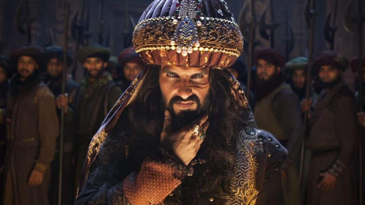 Padmaavat Ranveer portrayal as Sultan Alauddin Khilji, a villain whose ambition advanced the story. The battle scenes in the movie were enhanced by his powerful performance. He demonstrated the character's energy with strength and moral depth, which made the action feel both thrilling and terrifying.