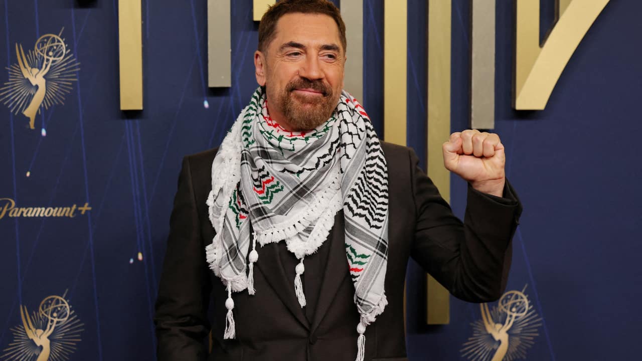 Javier Bardem wears a keffiyeh as he poses on the red carpet at the 77th Primetime Emmy Awards in Los Angeles, California, U.S., September 14, 2025. REUTERS/