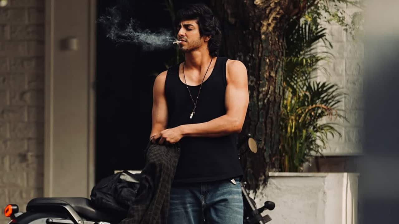 Chain smoker Ahaan Panday tried his first cigarette at the age of 16. The actor previously revealed that his sister, Alanna Panday, called him into her bathroom and she made him try my first cigarette. However, actor Nikhil Pandey has previously called Ahaan a ‘chain smoker’ when he was 21. Chain smoker Ahaan Panday tried his first cigarette at the age of 16. The actor previously revealed that his sister, Alanna Panday, called him into her bathroom and she made him try my first cigarette. However, actor Nikhil Pandey has previously called Ahaan a ‘chain smoker’ when he was 21.