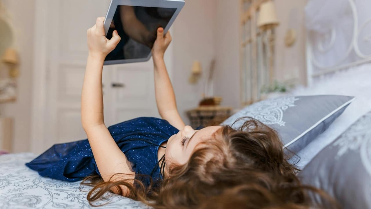 6 posture problems in children due to prolonged gadget use