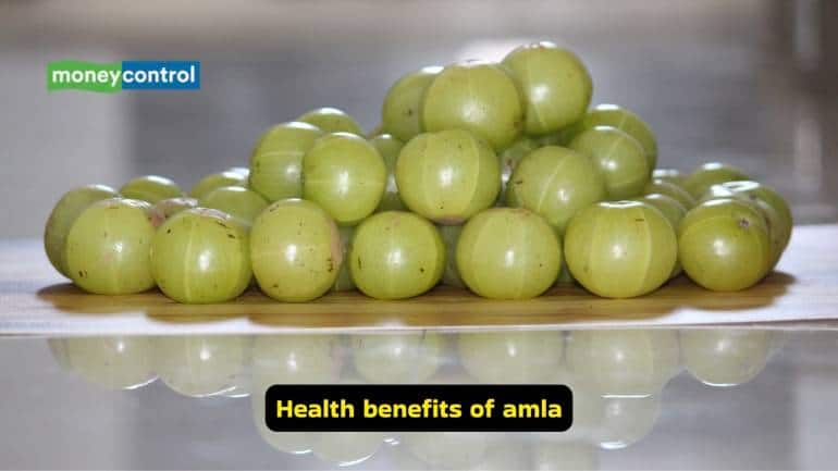 Health benefits of amla: Indian gooseberry or amla, is packed with Vitamin C (Image: Canva)