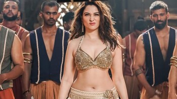 Last but not least, her latest item song, Nasha from the film Raid 2, perfectly shows Tamannaah's sizzling moves adding glamour to the song.