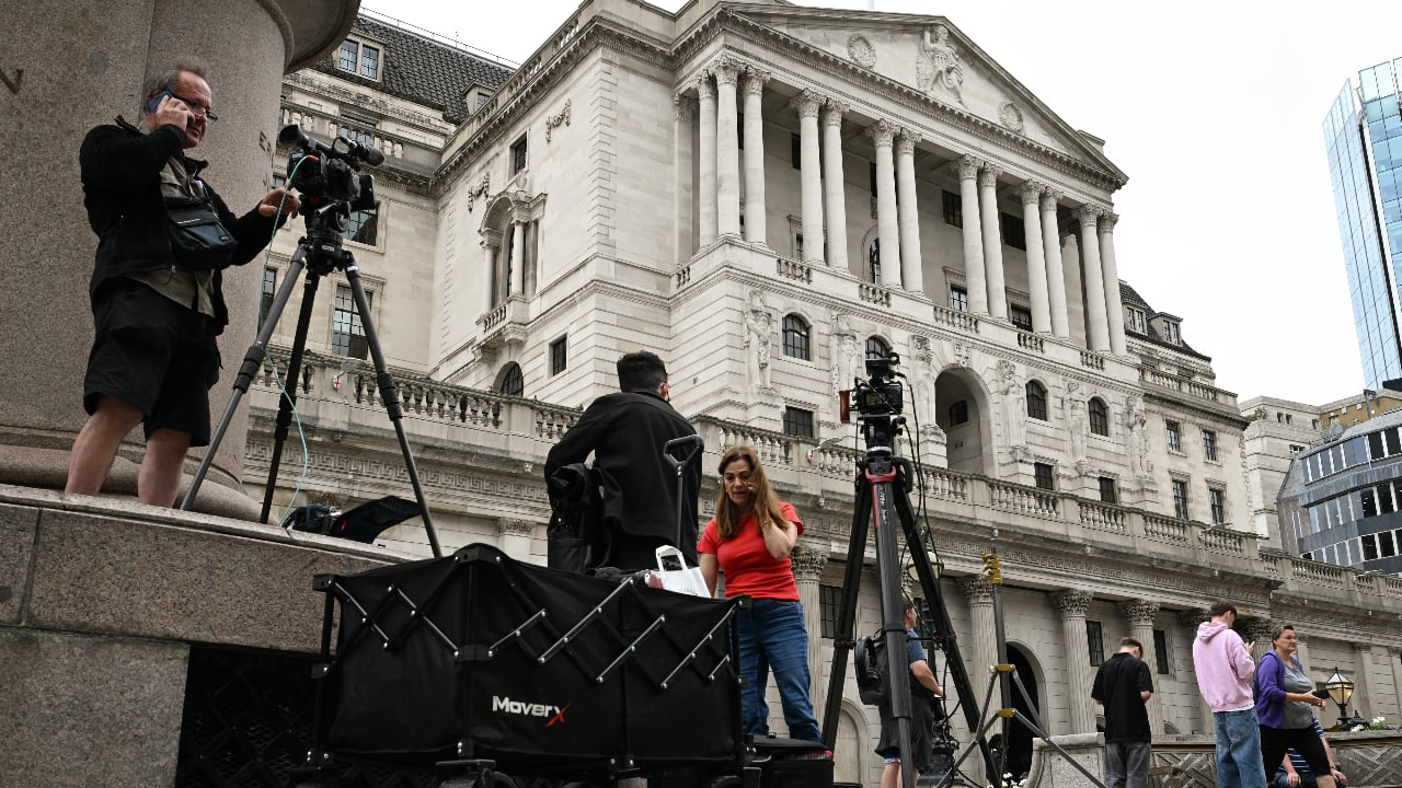 UK jobs data boost economist calls that BOE rate cuts are done