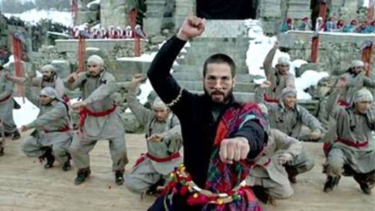 Bismil (Haider, 2014) Sukhwinder's voice carries the intensity and emotional weight of this song, which is a dramatic, theatrical performance that is practically an opera in and of itself. Bismil (Haider, 2014) Sukhwinder's voice carries the intensity and emotional weight of this song, which is a dramatic, theatrical performance that is practically an opera in and of itself.