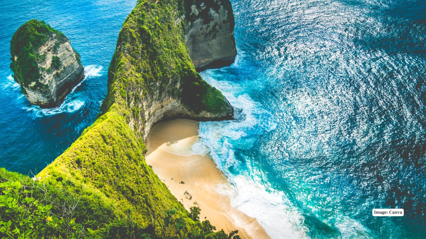 Nusa Penida, Kelingking Beach - Indonesia Cliffside trail access provides dramatic views of Kelingking with bright blue waters on the golden sand and sheer cliffs. include a T-shaped headland and unspoiled natural beauty. (Image: Canva)