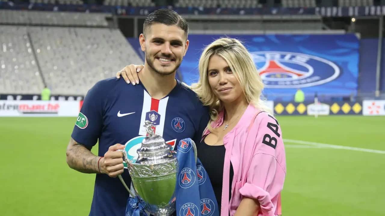 Maxi Lopez and Mauro Icardi (2016) In a Serie A match in 2016, Sampdoria Striker Maxi Lopez refused to shake hands with Inter Forward Mauro Icardi because of a Romantic controversy. They were both teammates last season. Icardi married the wife of Lopez, and this controversy became the gossip for a long time. (Photo- X)