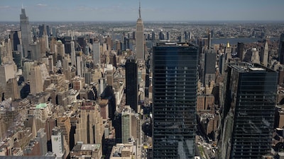 DE Shaw raising $5 billion in first hedge fund run by humans