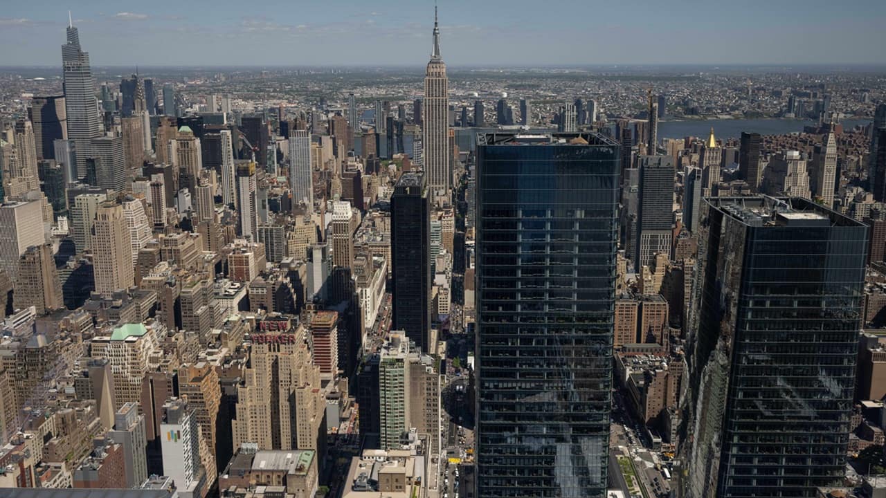 DE Shaw raising $5 billion in first hedge fund run by humans