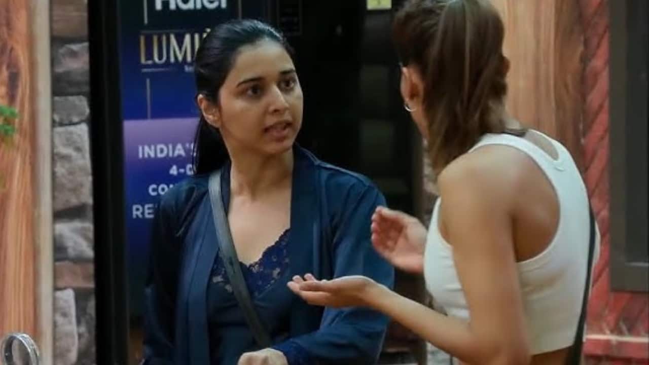 2500 Sqft floor just only clothes - She further claimed to have an entire 2500-square-foot floor dedicated just to her clothes. On top of that, she said every floor in her home has five servants, and she employs seven personal drivers.