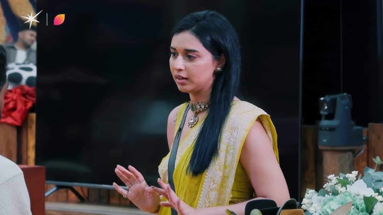 Saree Collection That Stunned Everyone - One of Tanya’s biggest revelations was about her wardrobe. She claimed to have brought 700 sarees into the Bigg Boss house with a plan to wear at least three sarees every single day. This unusual preparation became a hot topic of discussion among contestants and fans alike.