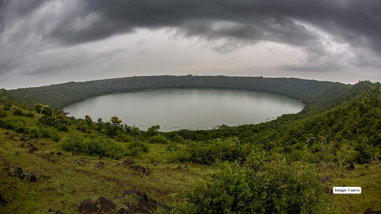 This Lake in India Changes Colours With the Seasons—Here’s Why