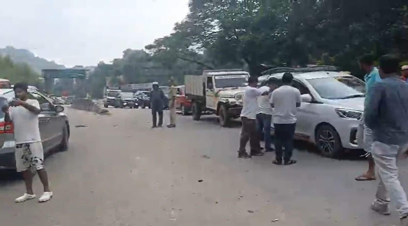 Tourist taxi clash: Assam drivers block Meghalaya taxis in response to entry ban