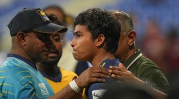 Sanath Jayasuriya consoles Sri Lanka all-rounder Dunith Wellalage after he learns of father's demise post Asia Cup match