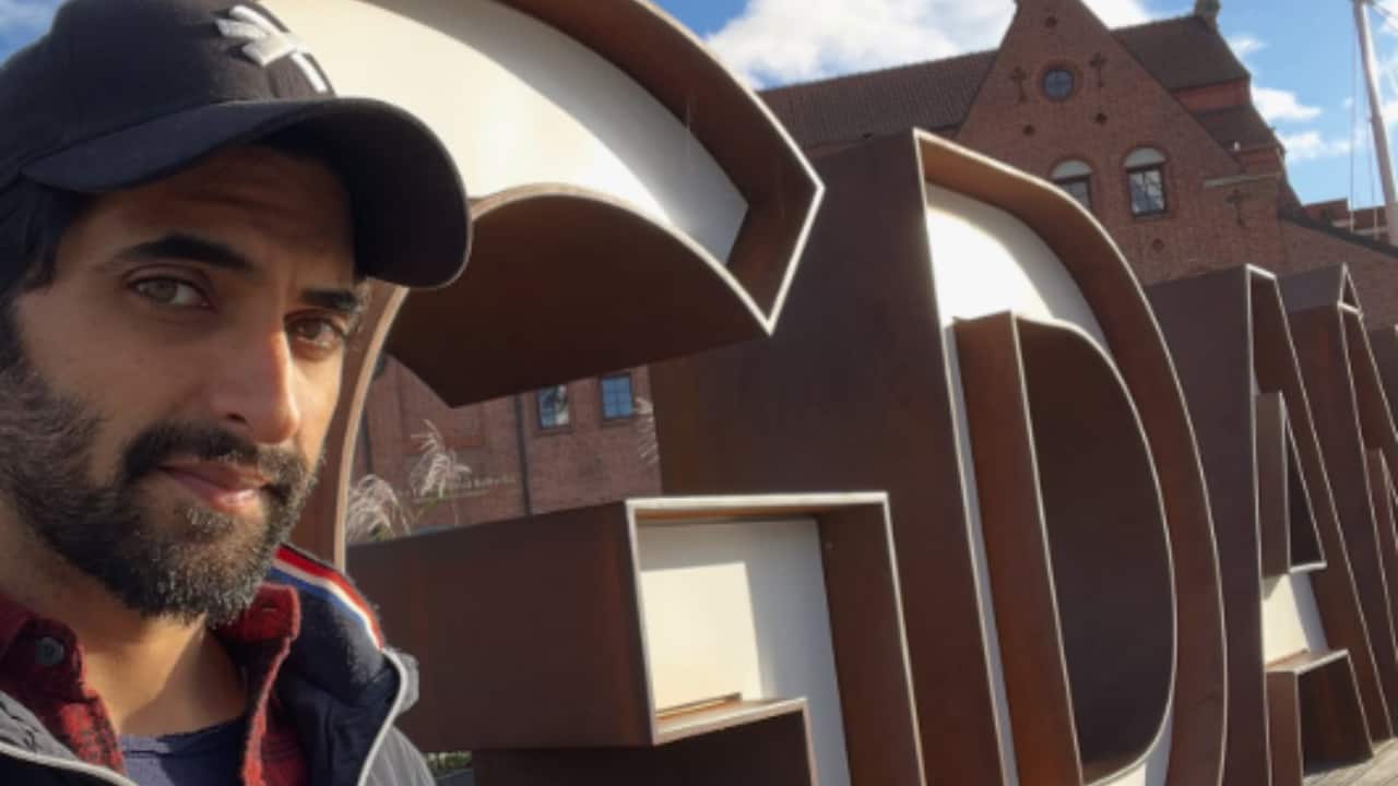 Akshay Oberoi jets off to Poland, to join Shah Rukh Khan for the shoot of King