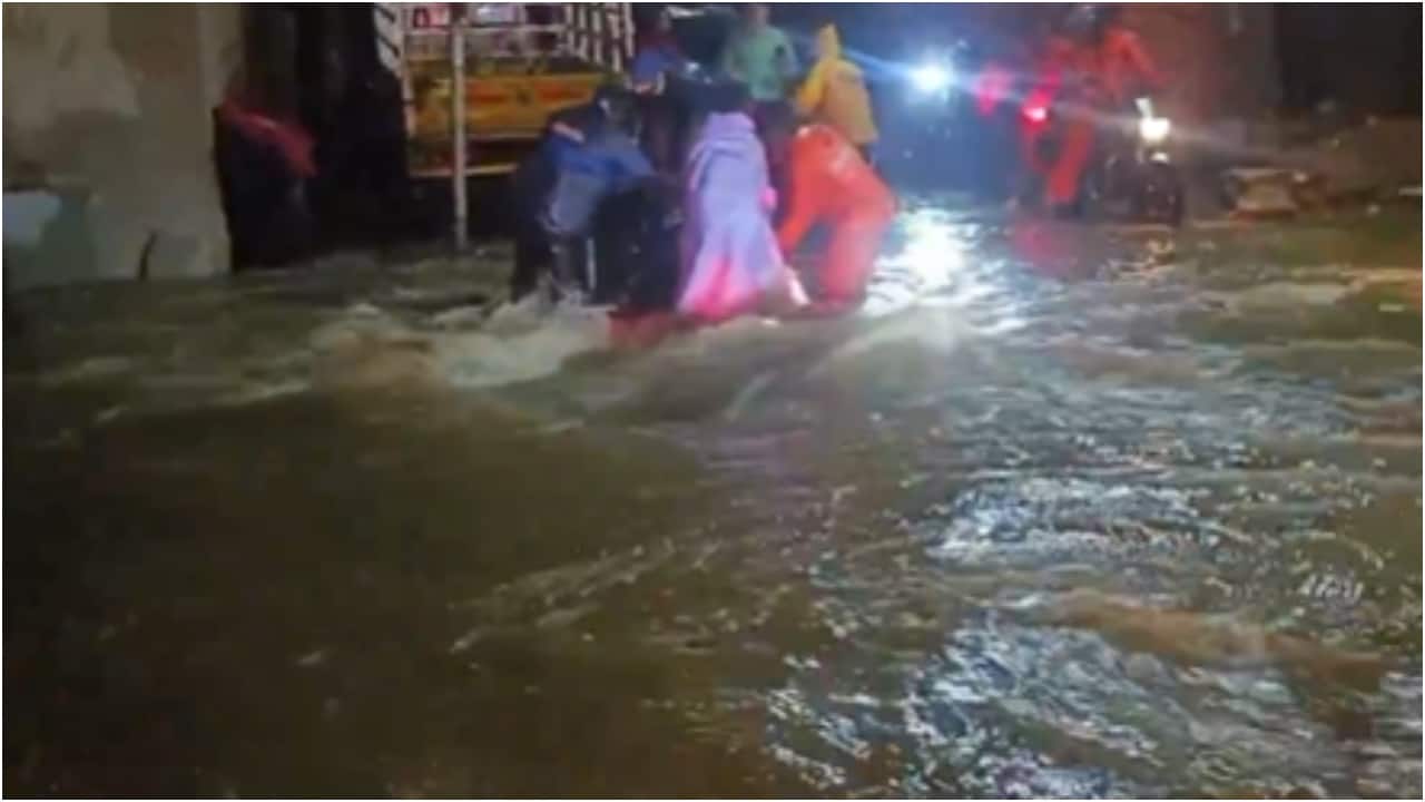 'Saved me and my bike': Man thanks Zomato, Swiggy riders after getting stuck in Hyderabad stormwater 'Saved me and my bike': Man thanks Zomato, Swiggy riders after getting stuck in Hyderabad stormwater
