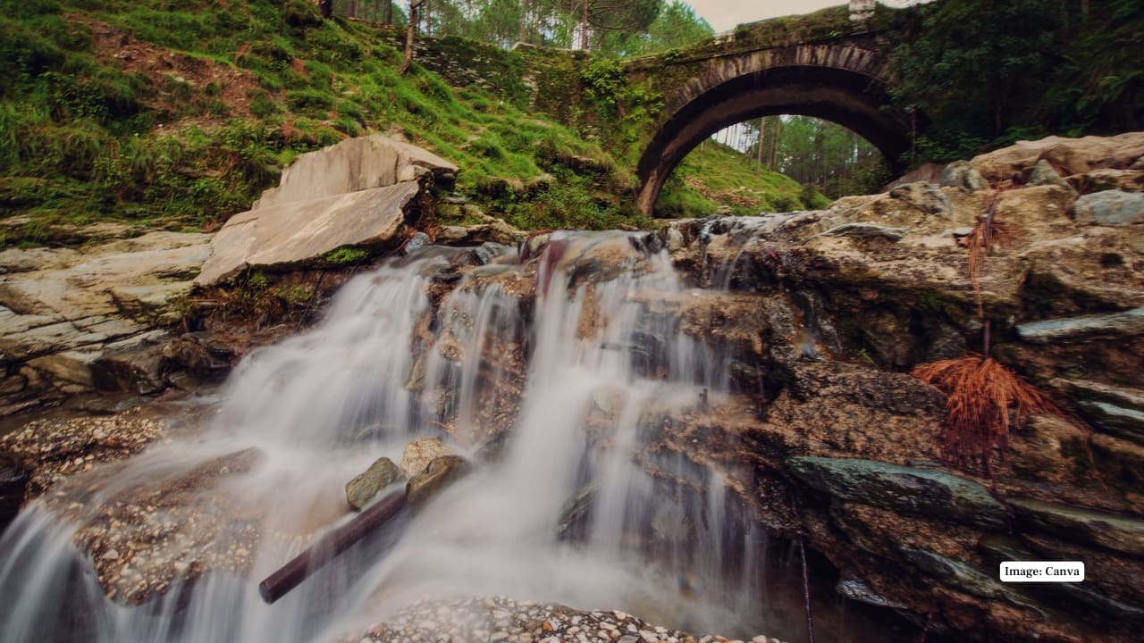 4. Lansdowne, Uttarakhand A small cantonment town, Lansdowne, is enclosed by oak and pine trees and includes the architecture of the colonial period and peaceful landscapes. It is perfect to appreciate brief rises, birdwatching and unwinding outside the city life. (Image: Canva)