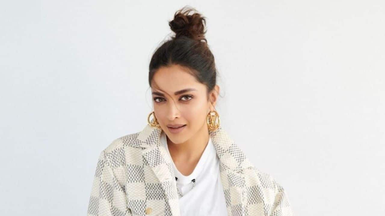 Siddharth Mallya Relationship and Post-Breakup Comments Deepika's statements in an interview caused controversy following her widely reported separation from Siddharth Mallya. She said it was "embarrassing" that Mallya had asked her to pay the bill at their most recent dinner. In retaliation, Mallya supposedly referred to her as a "crazy female" and pointed out the costly gifts and vacations he gave her while they were dating. Siddharth Mallya Relationship and Post-Breakup Comments Deepika's statements in an interview caused controversy following her widely reported separation from Siddharth Mallya. She said it was "embarrassing" that Mallya had asked her to pay the bill at their most recent dinner. In retaliation, Mallya supposedly referred to her as a "crazy female" and pointed out the costly gifts and vacations he gave her while they were dating.