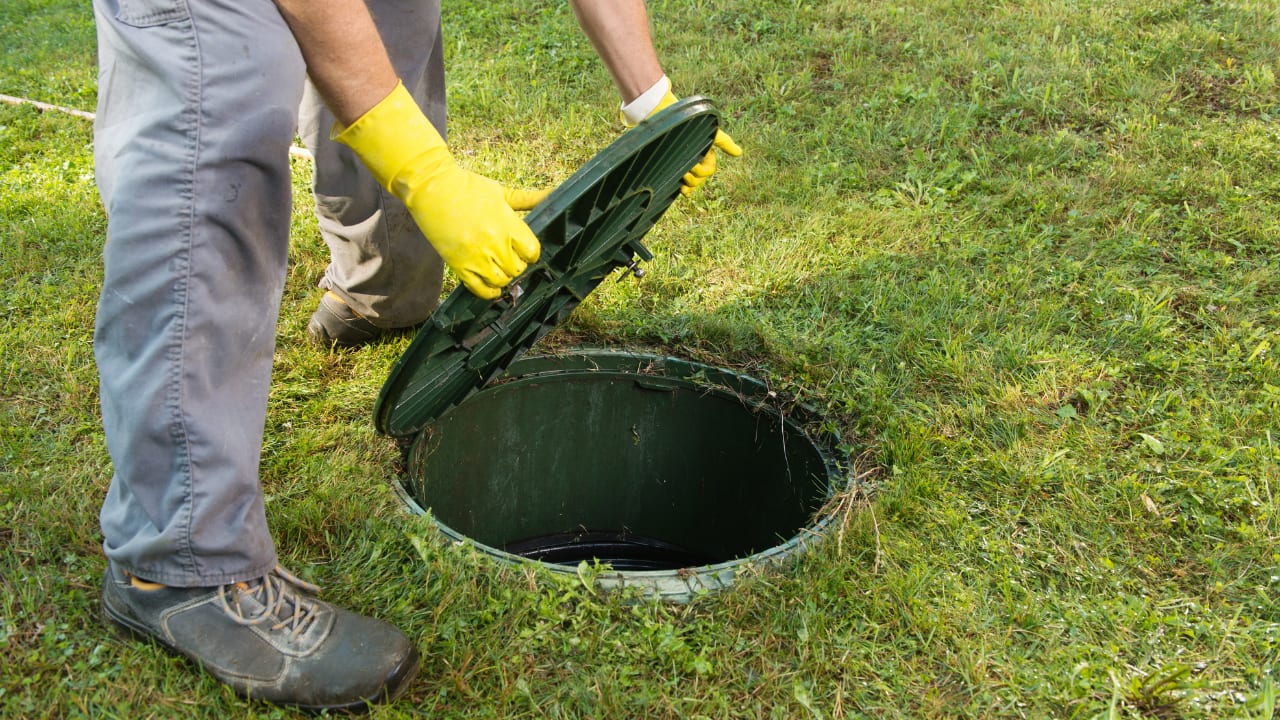 Sewage and Septic Tank Cleaner Sewage and Septic Tank Cleaner