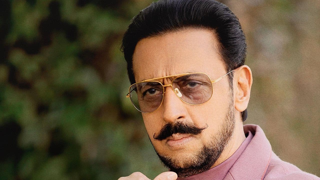 Starred in India’s first-ever mockumentary Gulshan Grover played himself in Bad Man, India's first mockumentary movie. The mockumentary explores the life and adventures. In the movie, the actor’s lifelong friends and family members, including Manisha Koirala, Ranjeet, Farah Khan, and others, portrayed themselves. This film, which debuted at the London Indian Film Festival and was selected for the Moscow International Film Festival, received accolades for its unorthodox plotline. Starred in India’s first-ever mockumentary Gulshan Grover played himself in Bad Man, India's first mockumentary movie. The mockumentary explores the life and adventures. In the movie, the actor’s lifelong friends and family members, including Manisha Koirala, Ranjeet, Farah Khan, and others, portrayed themselves. This film, which debuted at the London Indian Film Festival and was selected for the Moscow International Film Festival, received accolades for its unorthodox plotline.