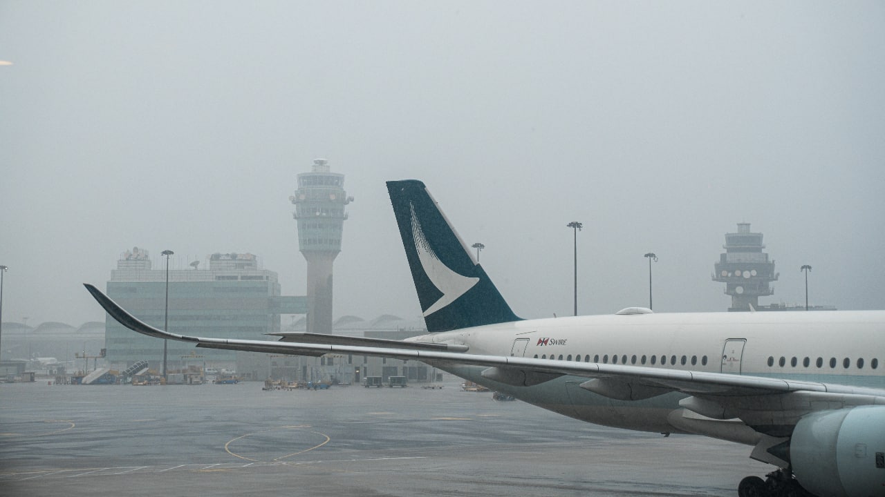 Hong Kong airport mulls 36-hour closure due to super typhoon