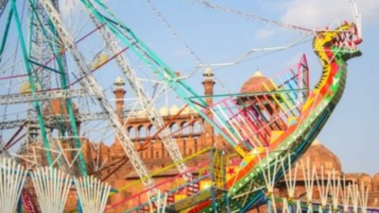 The traffic police have urged the public to cooperate and use public transport, especially the Delhi Metro, to avoid congestion and ensure a smooth and safe experience during the Ramlila and Dussehra festivities. (Photo: X)