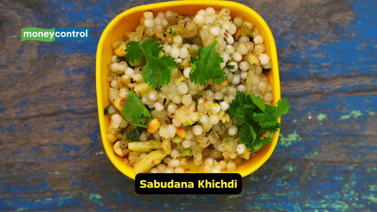 Sabudana Khichdi for Navratri 2025 (Image: Canva)