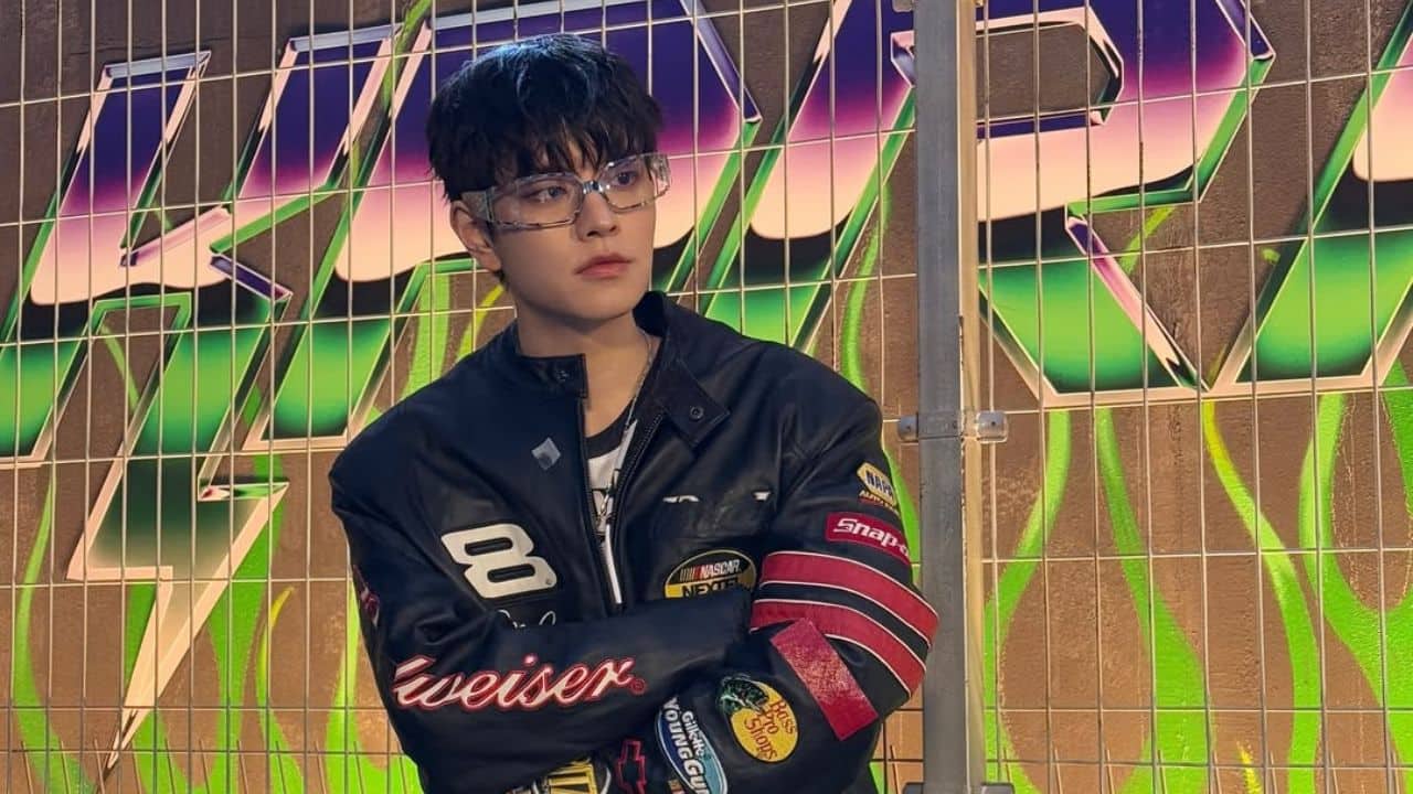 Personal vlog series The singer also has a personal vlog series on YouTube titled “Mini’s minilog”, where he posts some glimpses of his daily life routine and experience. Seungmin also hosts a live broadcast series called “Seungmin’s Small But Certain Hapiness.” Personal vlog series The singer also has a personal vlog series on YouTube titled “Mini’s minilog”, where he posts some glimpses of his daily life routine and experience. Seungmin also hosts a live broadcast series called “Seungmin’s Small But Certain Hapiness.”