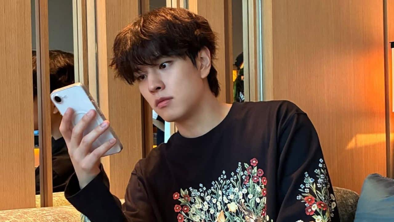 His nickname is "Snail" As per the other members of the Stray Kids group, Seungmin has been named ‘Snail’. Though his fans gave him another nickname, he named himself ‘Sunshine’. His nickname is "Snail" As per the other members of the Stray Kids group, Seungmin has been named ‘Snail’. Though his fans gave him another nickname, he named himself ‘Sunshine’.