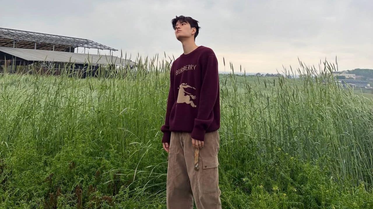 Won a rhyme contest in elementary school Seungmin's talent as a singer emerged early in his life. In elementary school, he won a rhyme contest and began singing in a choir. Won a rhyme contest in elementary school Seungmin's talent as a singer emerged early in his life. In elementary school, he won a rhyme contest and began singing in a choir.